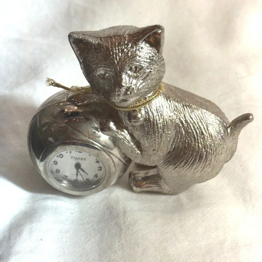 Timex Mini Clock Collectible Silver Excellent Kitten Cat Yarn Ball Vintage Style